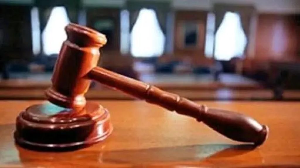 الإعدام شنقا حتى الموت على متعاون مع القوات المتمردة