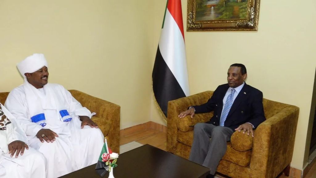 رئيس الوزراء يستقبل المنسق العام للطرق الصوفية في السودان في إطار المعايدة بمناسبة عيد الأضحى المبارك