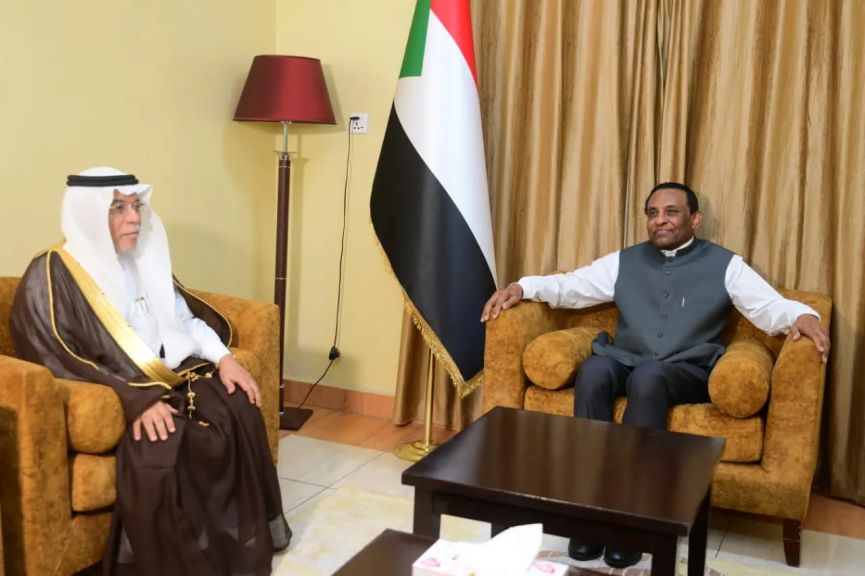 رئيس مجلس الوزراء يلتقي السفير السعودي ويؤكد إهتمام الحكومة بتعزيز العلاقات مع السعودي