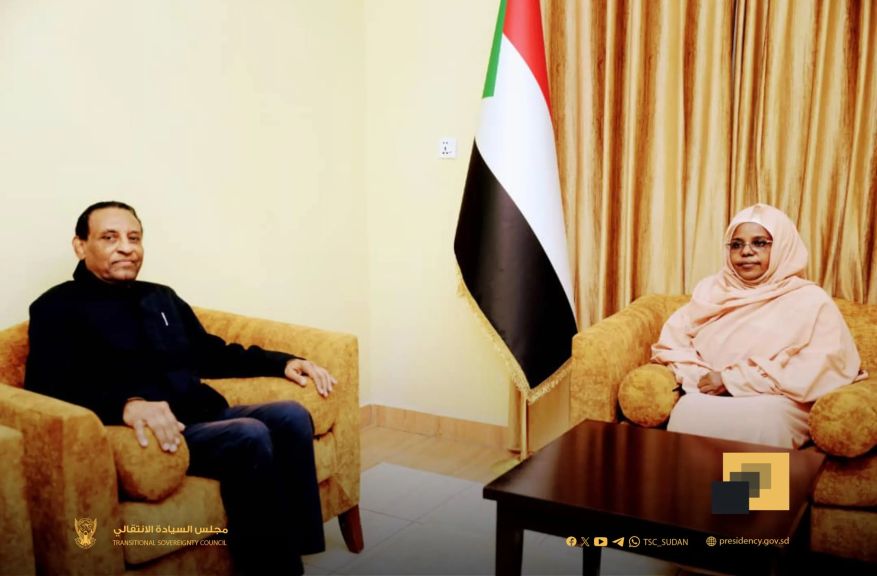 عضو مجلس السيادة د. سلمى عبد الجبار تلتقي رئيس مجلس الوزراء