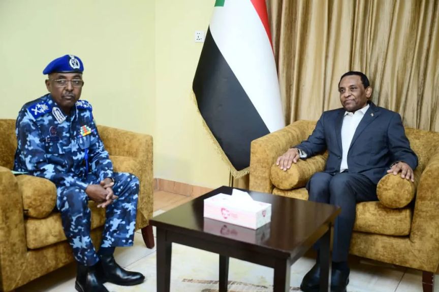 د. كامل إدريس يوجه بتأمين ولاية الخرطوم وتكثيف الوجود الشرطي فيها