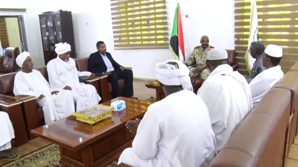 والي الشمالية يبحث قضايا منطقة السكوت