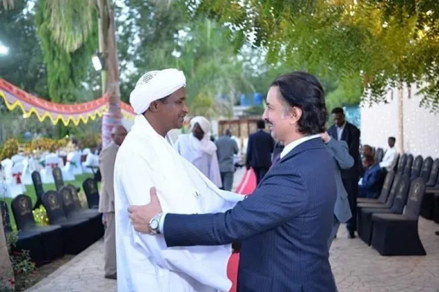 تقارير ميدانية تكشف إستمرار تزويد سلطة أبوظبي لمليشيا آل دقلو بالسلاح والعتاد عبر صدام حفتر
