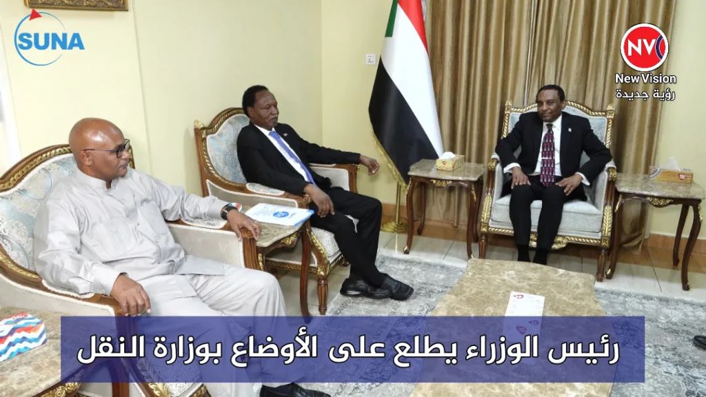 رئيس الوزراء يطلع على الأوضاع بوزارة النقل