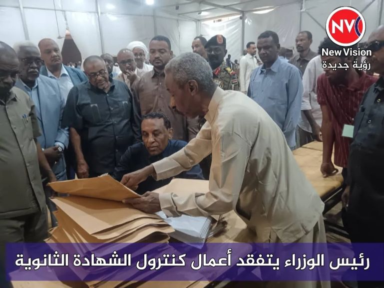 رئيس الوزراء يتفقد أعمال كنترول الشهادة الثانوية
